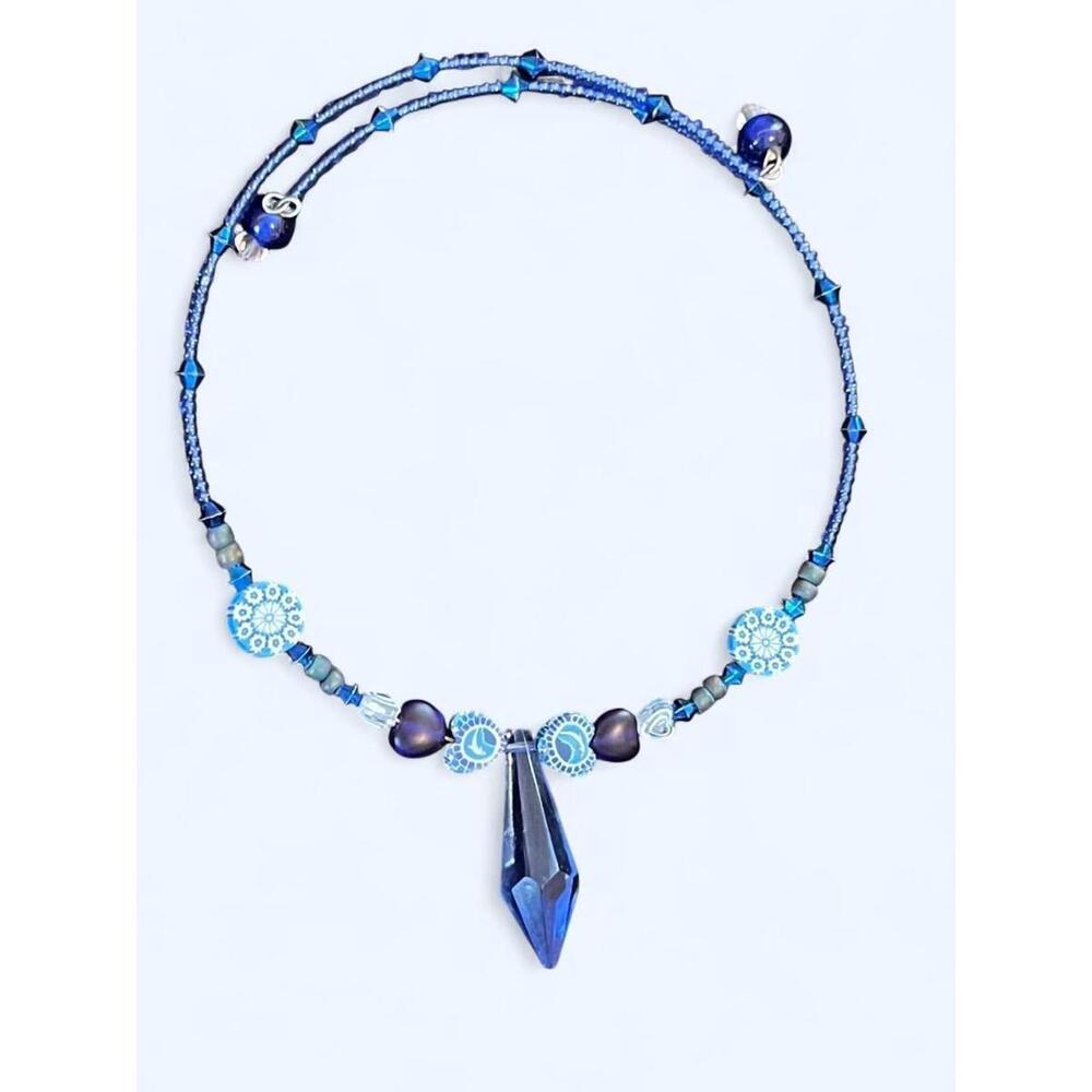Vintage 90’’s Blue beaded choker necklace with a pendant